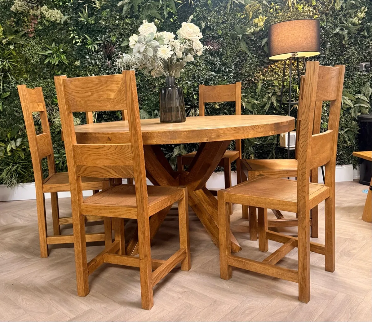Round solid oak dining table with 6 chairs (Ex-Dis - Image 1