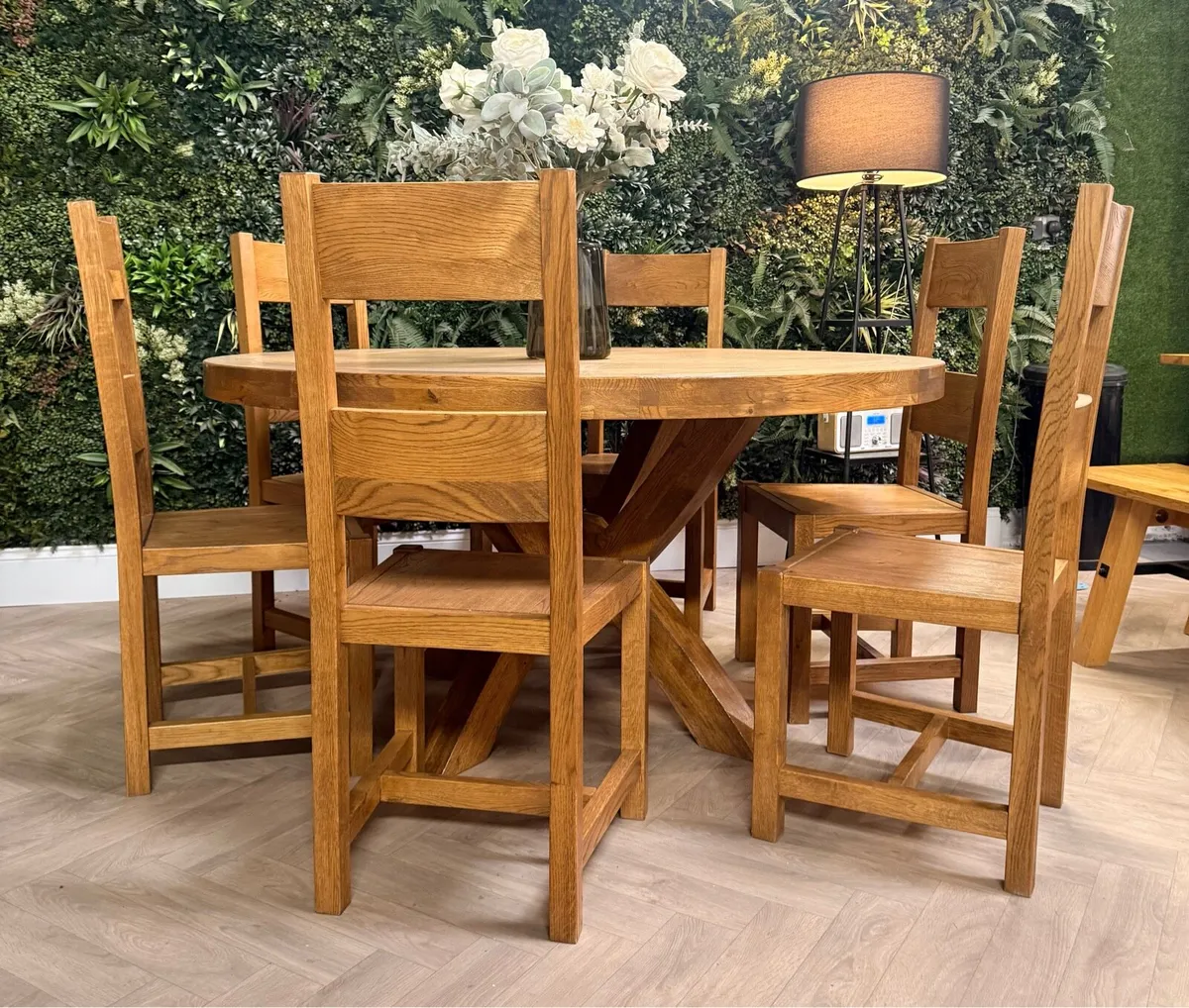 Round solid oak dining table with 6 chairs (Ex-Dis - Image 2