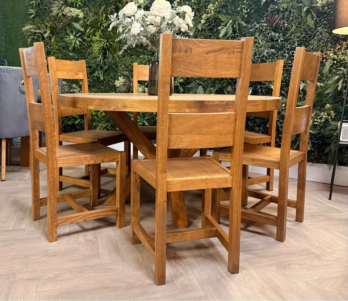 Round solid oak dining table with 6 chairs (Ex-Dis - Image 3