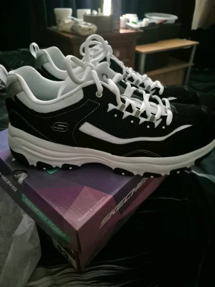 SKETCHERS - Image 1