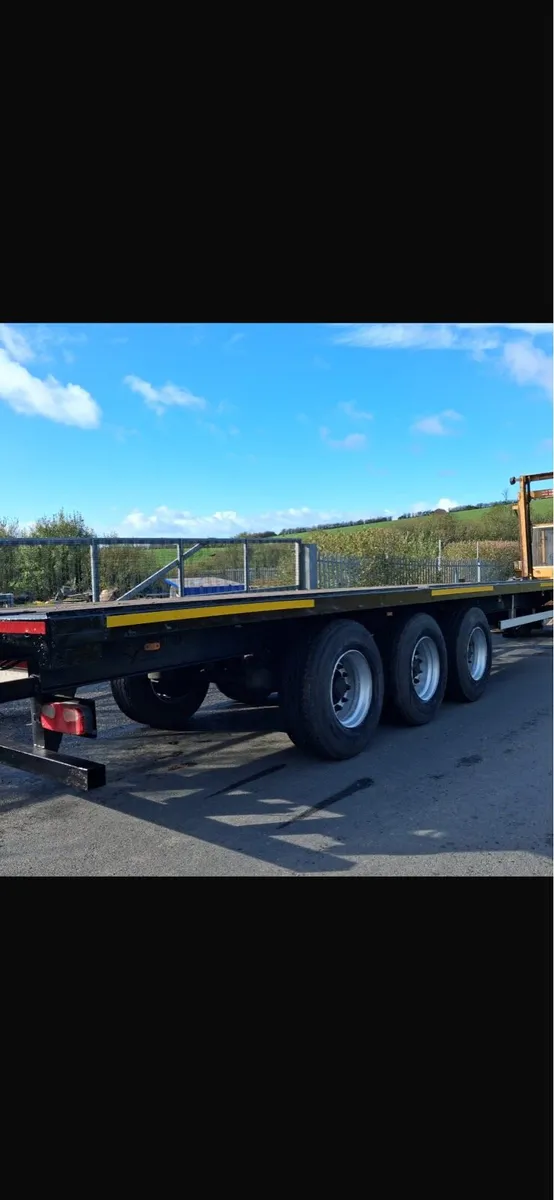 30ft Flat Trailer - Image 1
