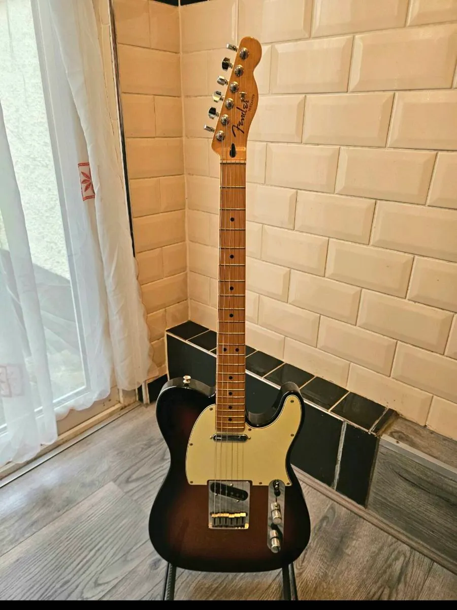 Fender player plus telecaster 3 color Sunburst - Image 1