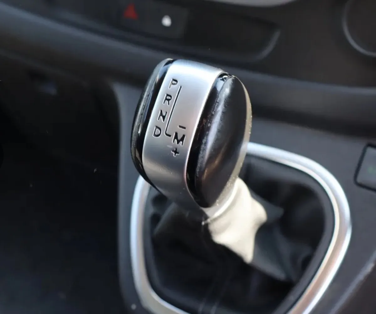 Renault Trafic 2020 LWB Automatic - Image 2