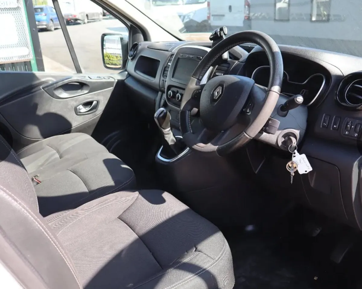 Renault Trafic 2020 LWB Automatic - Image 3