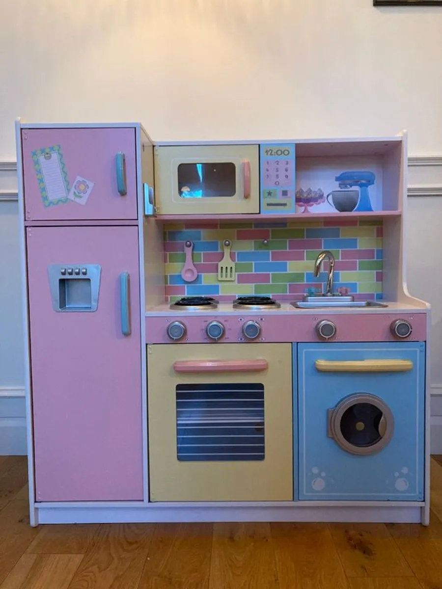 Toy Kitchen large immaculate condition - Image 1
