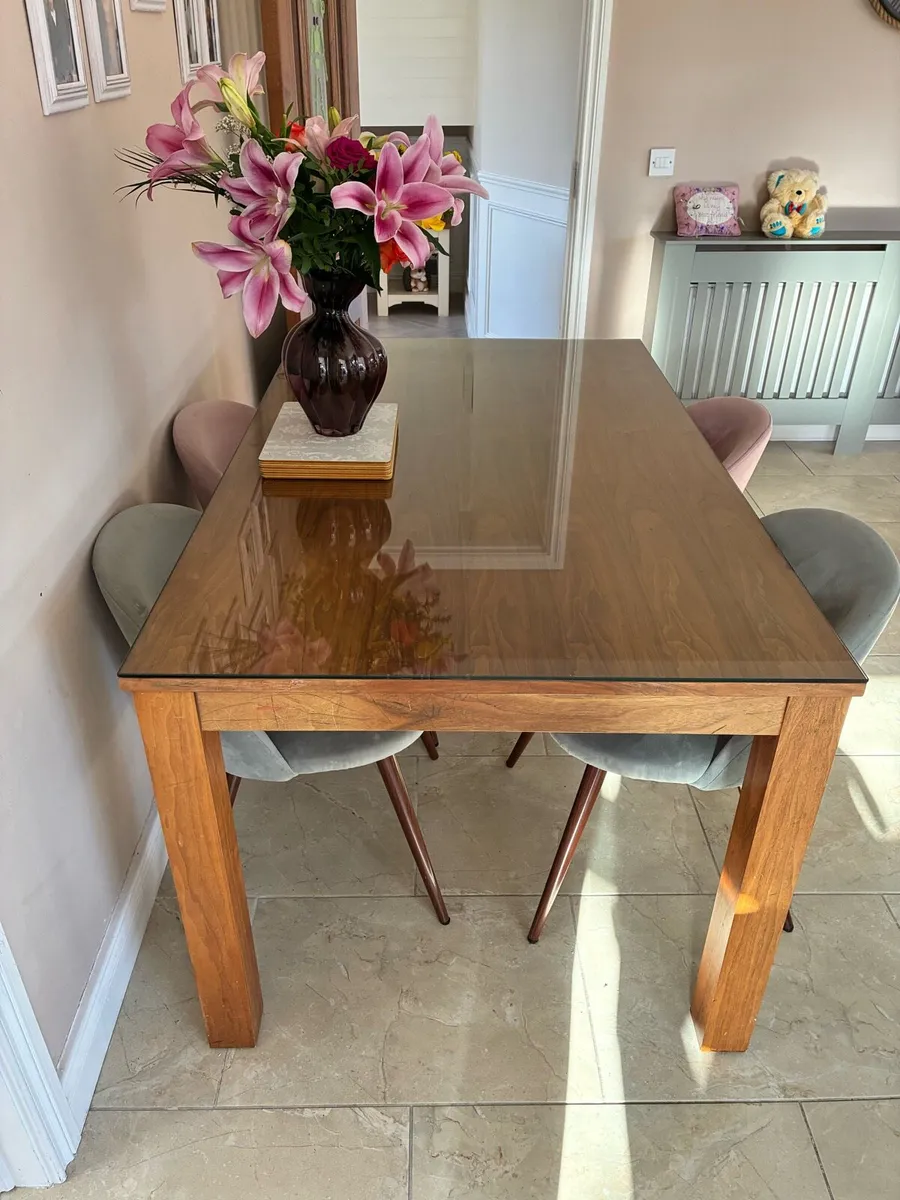 Oak table and four chairs - Image 3