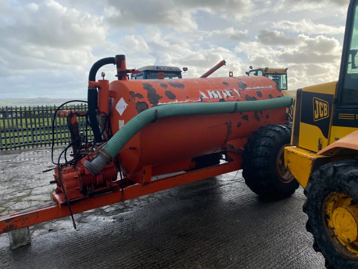 abbey 1100 gallon tank with rain gun - Image 3