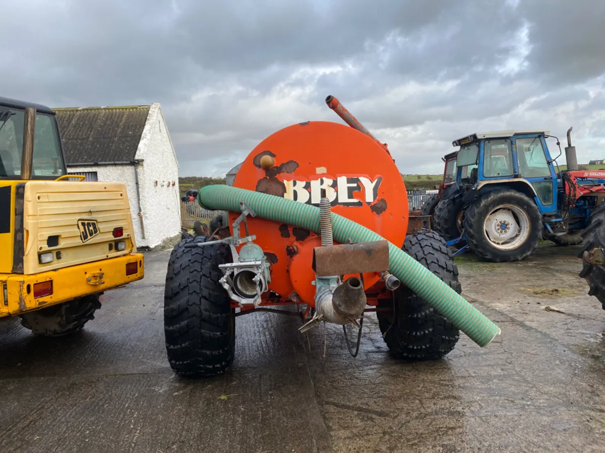 abbey 1100 gallon tank with rain gun - Image 4