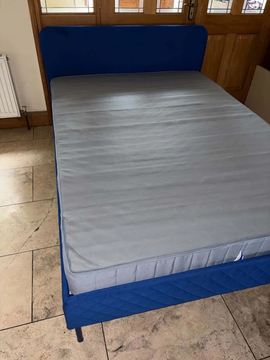 Double bed - Image 1