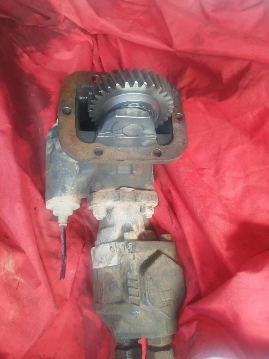 KUBOTA V3308 -T & 2kd Toyota, hydraulic pump. - Image 1