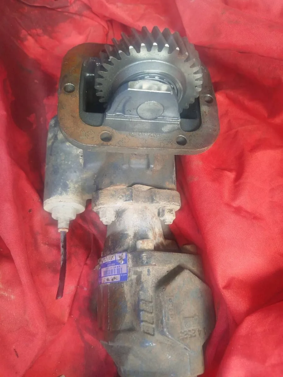 KUBOTA V3308 -T & 2kd Toyota, hydraulic pump. - Image 2