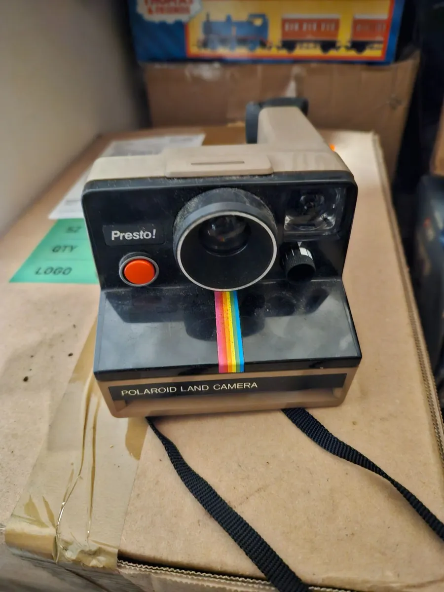 Vintage Polaroid Camera - Image 2