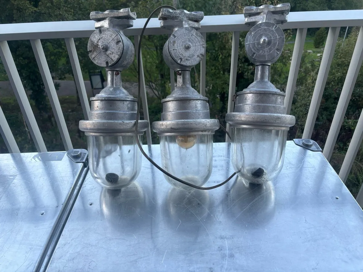 Explosion proof lighting fixtures - Image 2