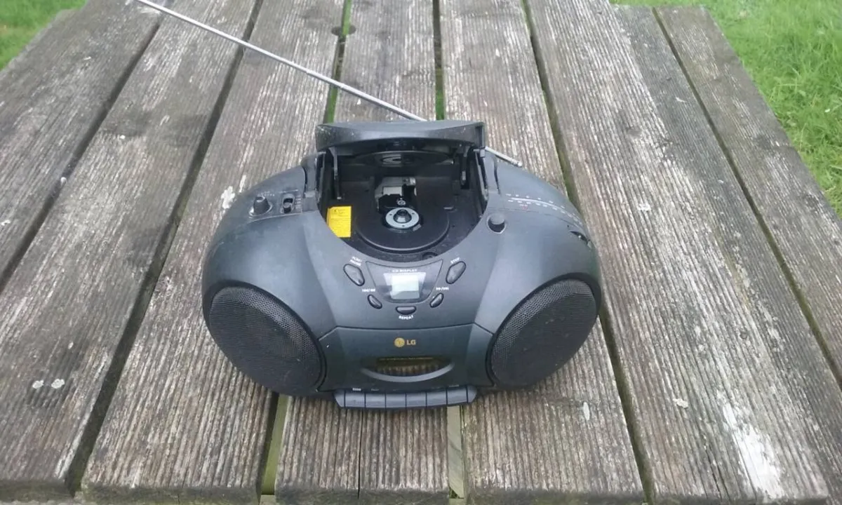 Stereo - Image 1