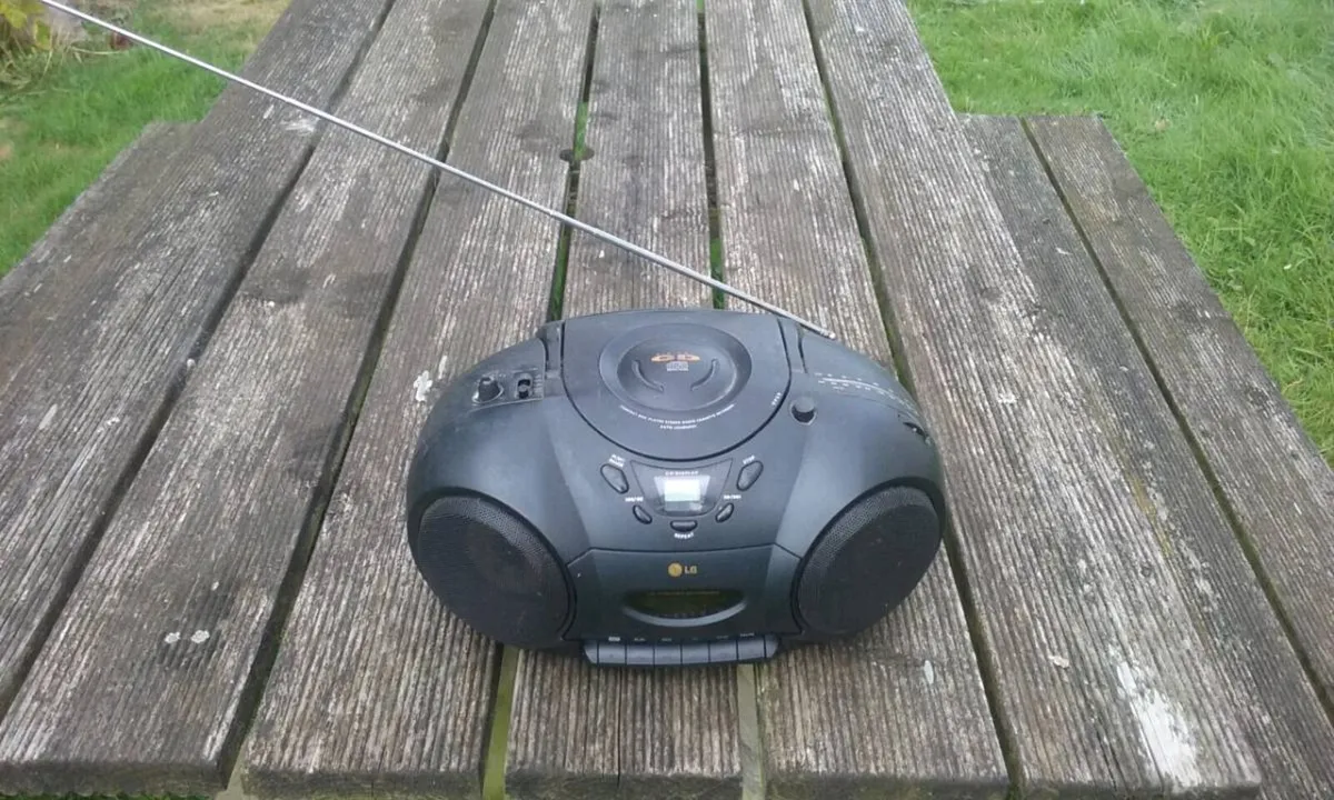 Stereo - Image 2