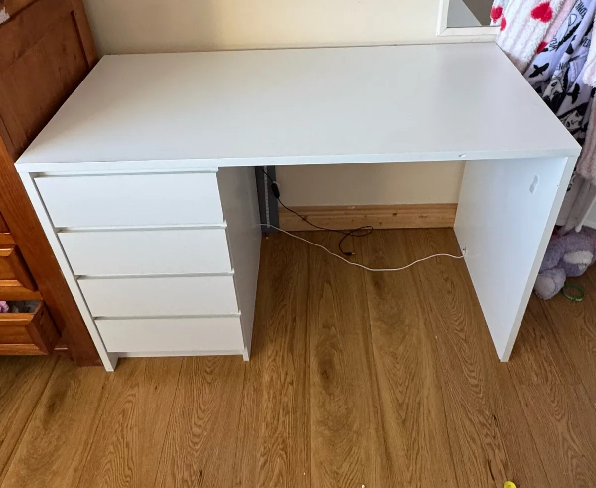 desk/vanity table - Image 1