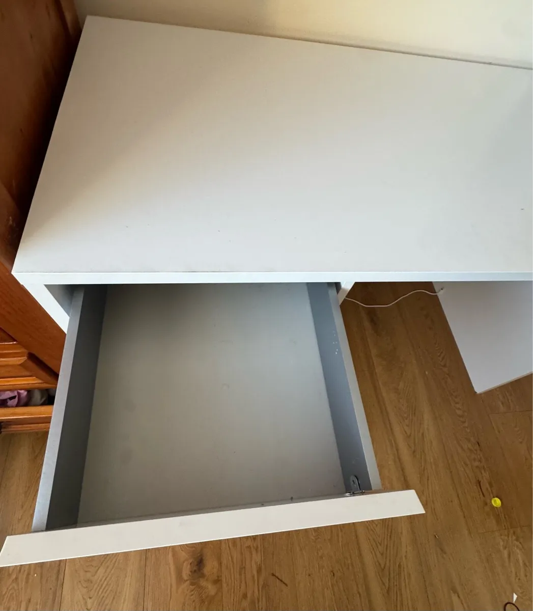 desk/vanity table - Image 3
