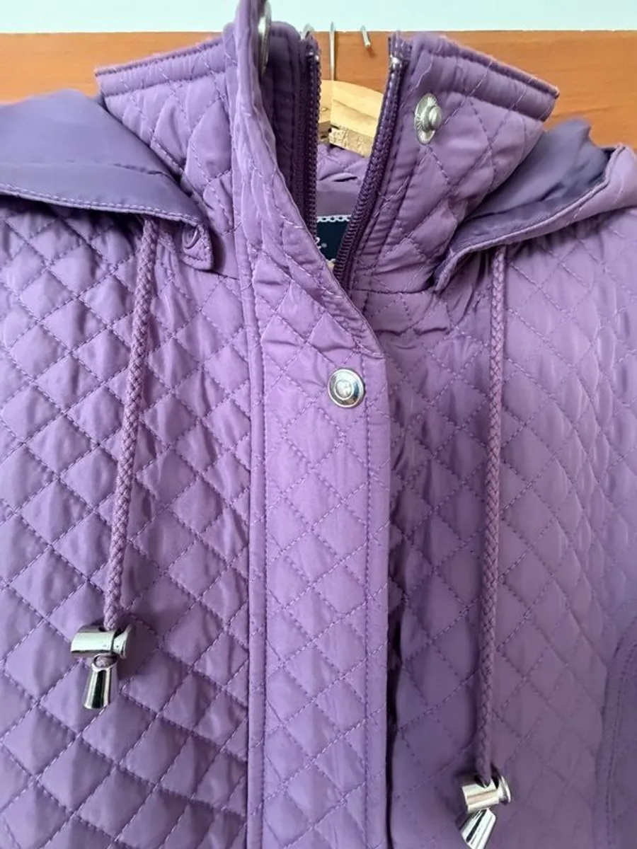 Purple Quilted Ladies Coat with Hood- As New (Size 18) - Image 3