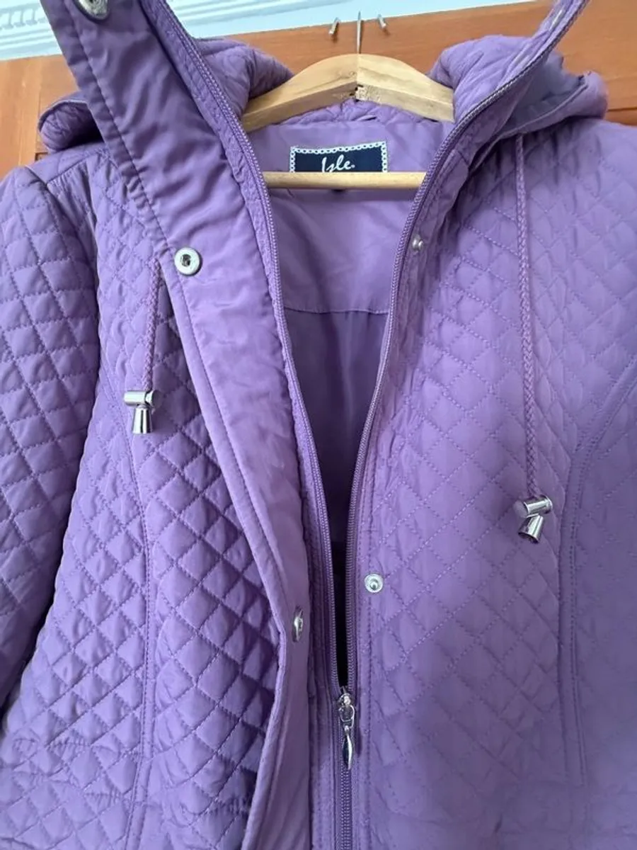 Purple Quilted Ladies Coat with Hood- As New (Size 18) - Image 4