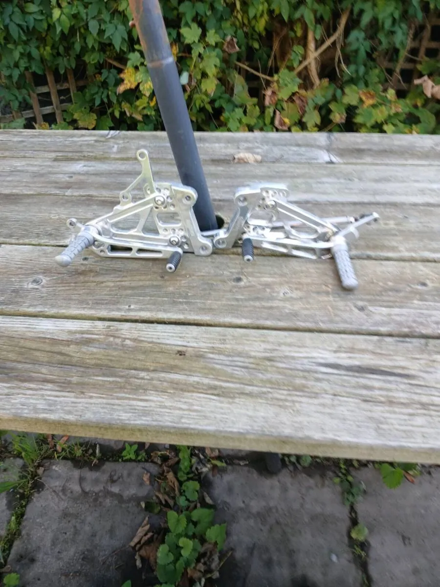 Yamaha R1 4XV Harris Rear Sets - Image 1