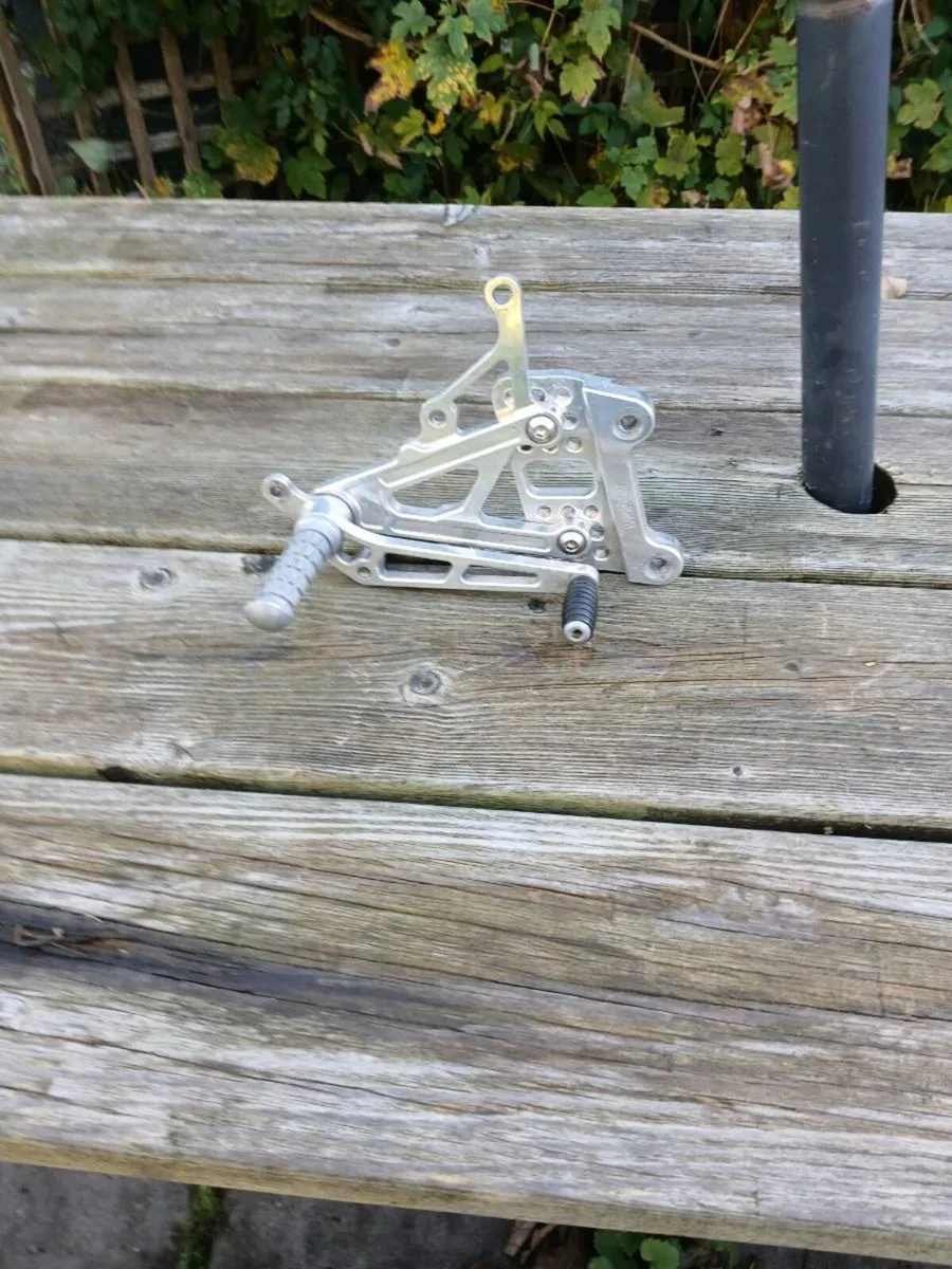 Yamaha R1 4XV Harris Rear Sets - Image 2