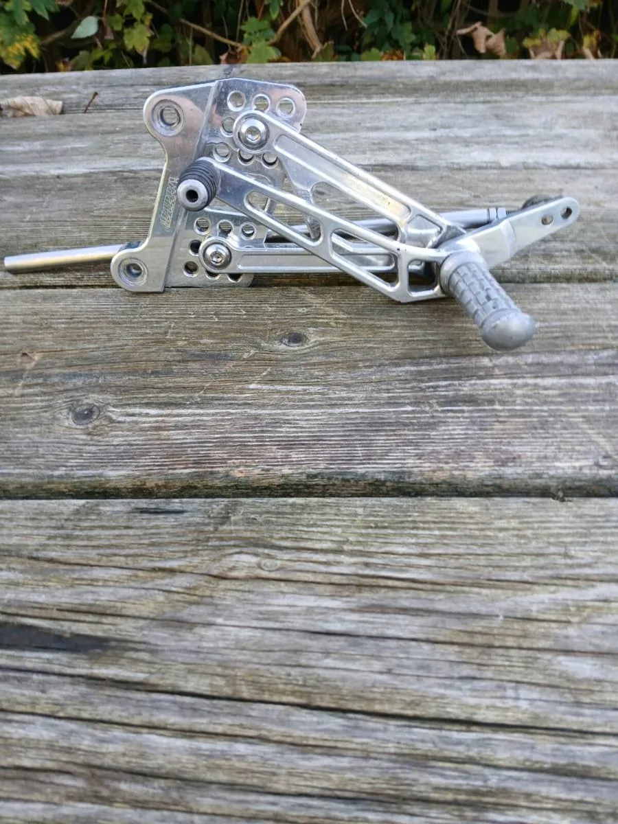 Yamaha R1 4XV Harris Rear Sets - Image 3