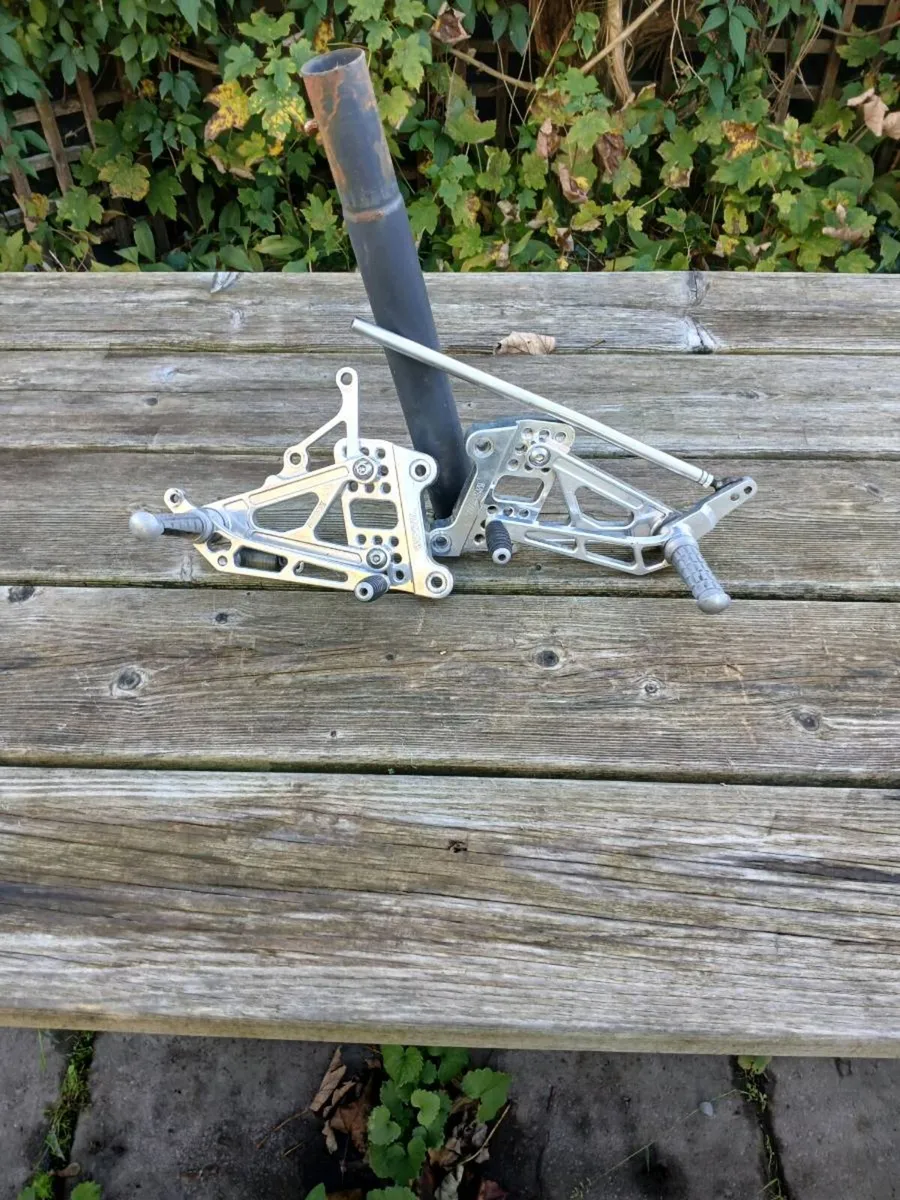 Yamaha R1 4XV Harris Rear Sets - Image 4