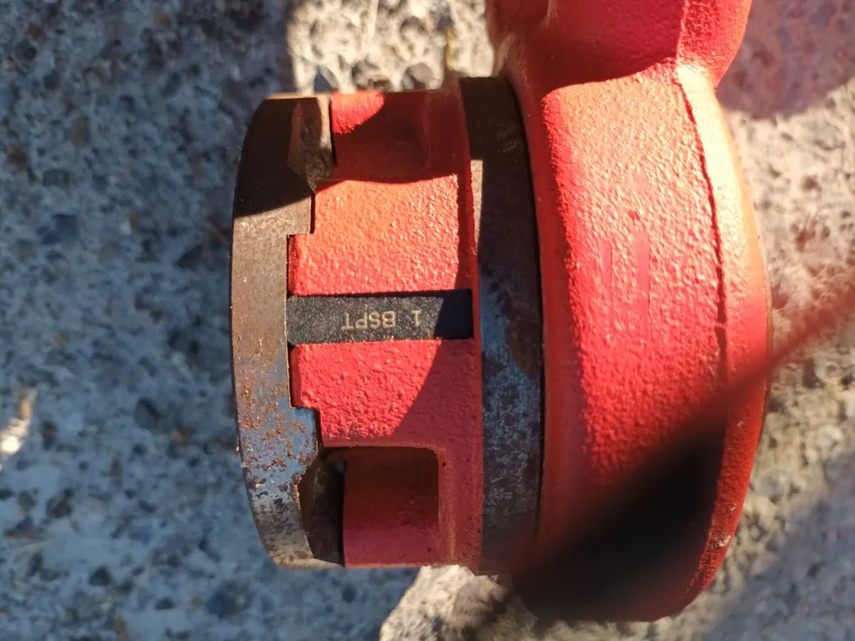 Manual thread cutter wrench and dies - Image 4