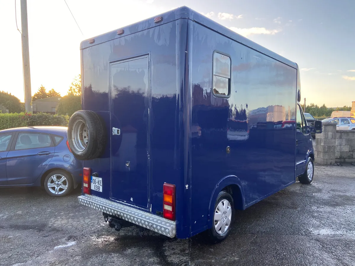 06 Renault master horse box - Image 4