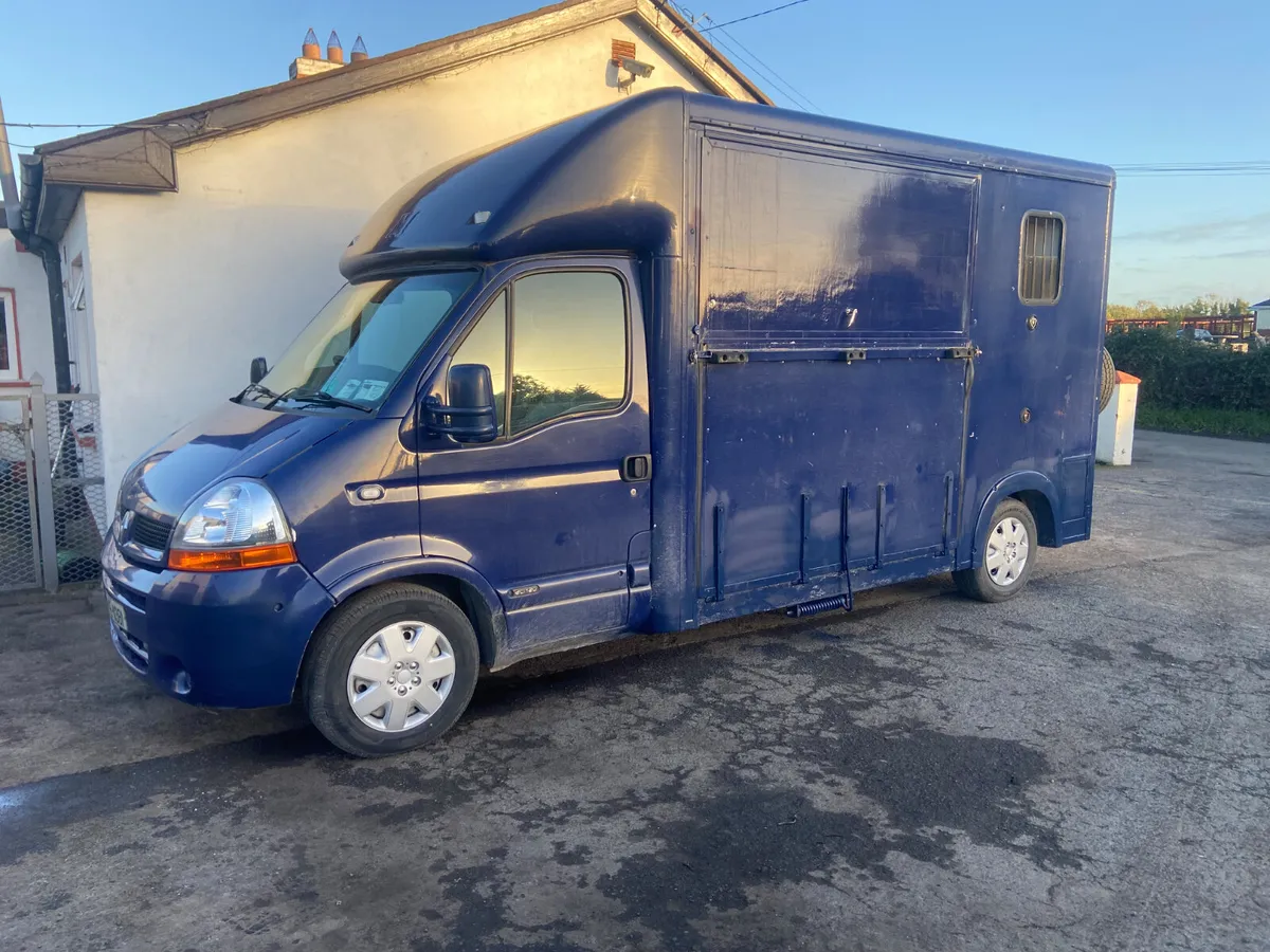 06 Renault master horse box - Image 2