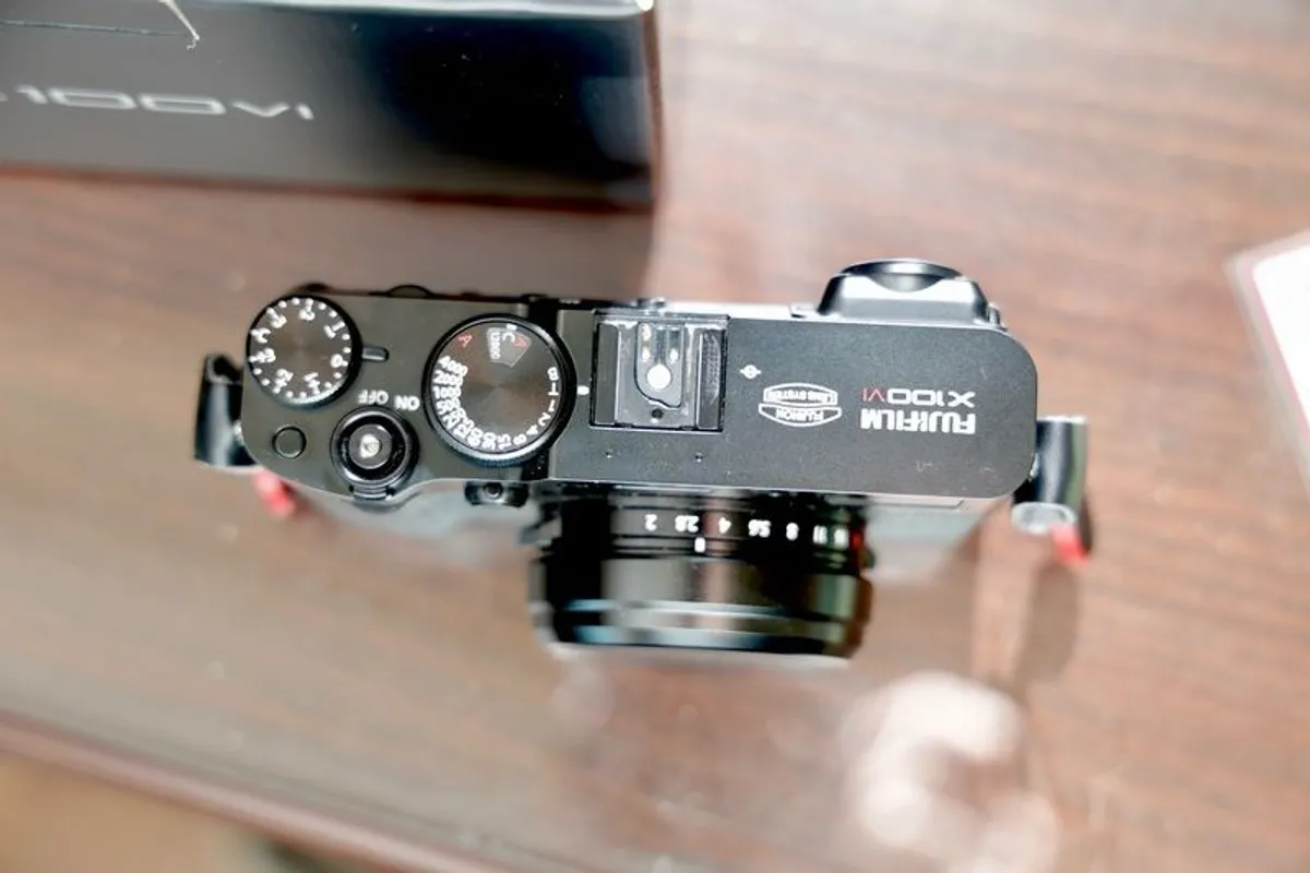Fujifilm X100VI fixed lens Camera (Black) - Like new - Image 3