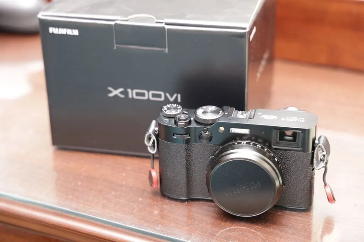 Fujifilm X100VI fixed lens Camera (Black) - Like new - Image 4