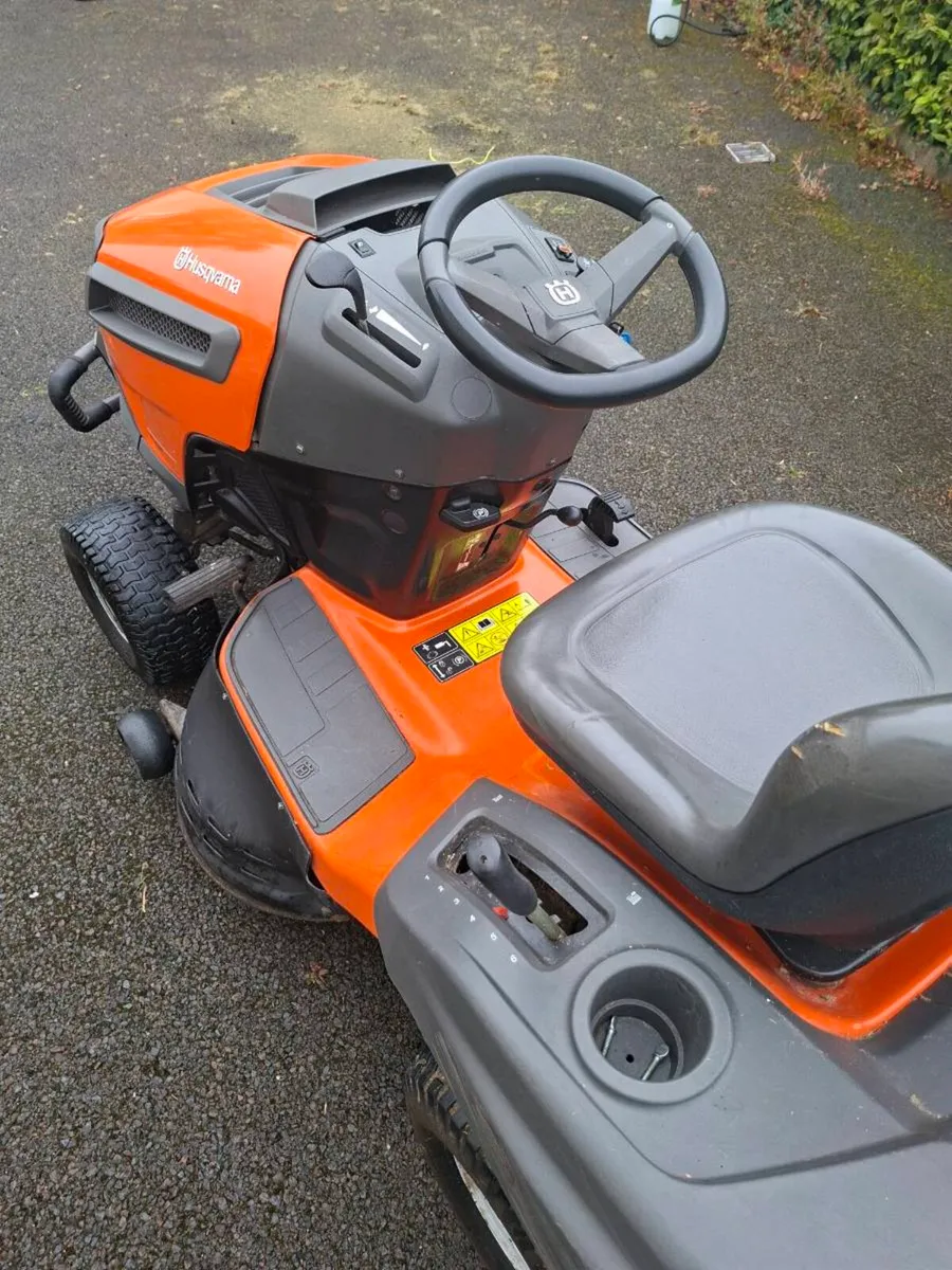 Husqvarna TC239t ride on mower - Image 3