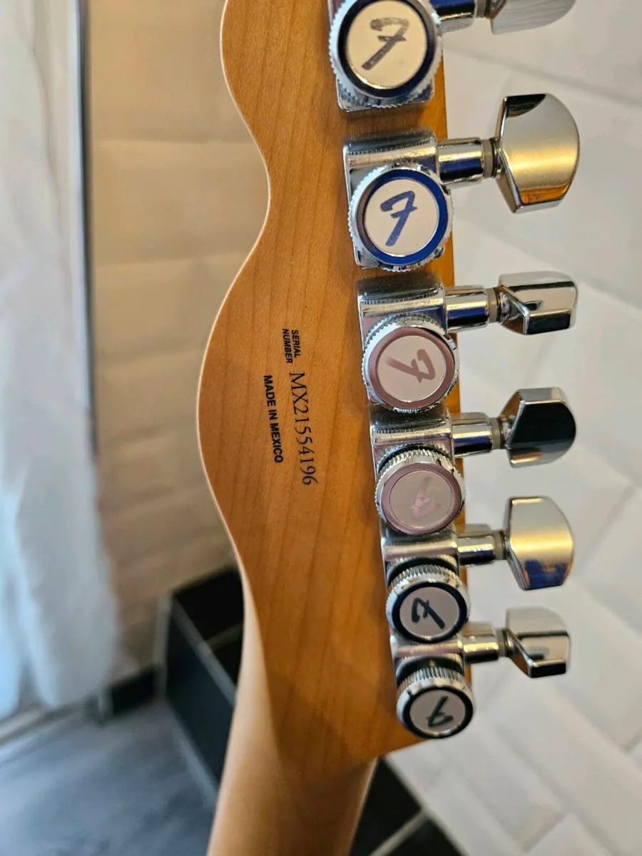 Fender player plus telecaster 3 color Sunburst - Image 3