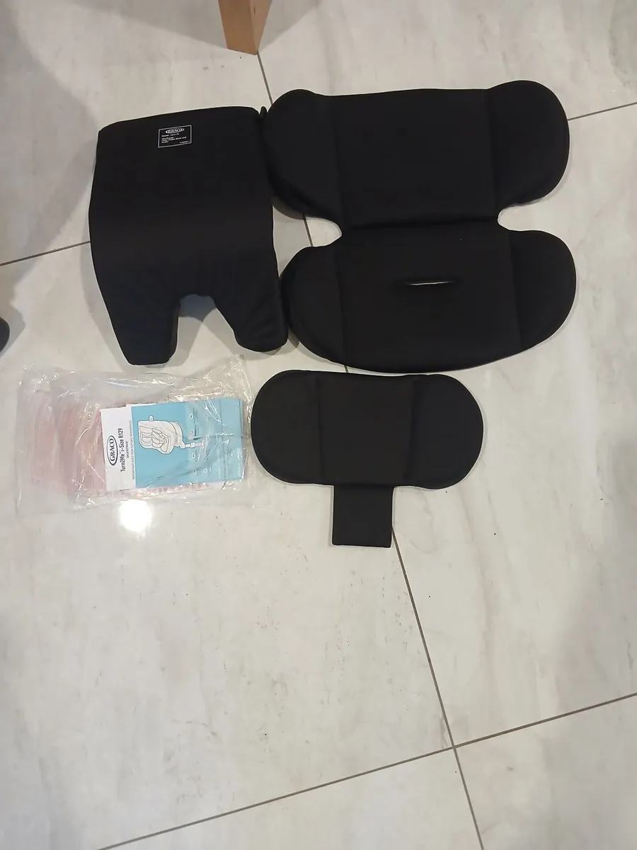 Graco Child's  car seat - Image 2