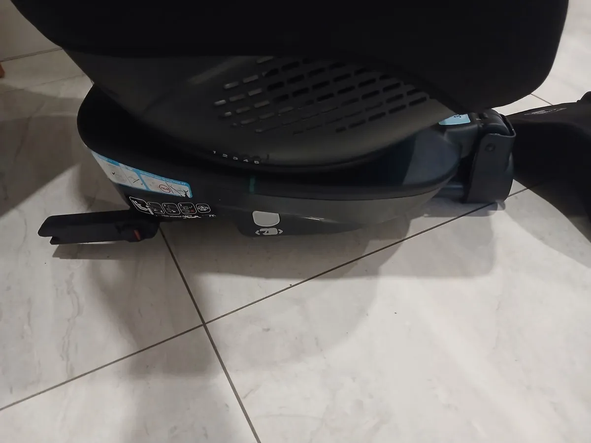 Graco Child's  car seat - Image 3
