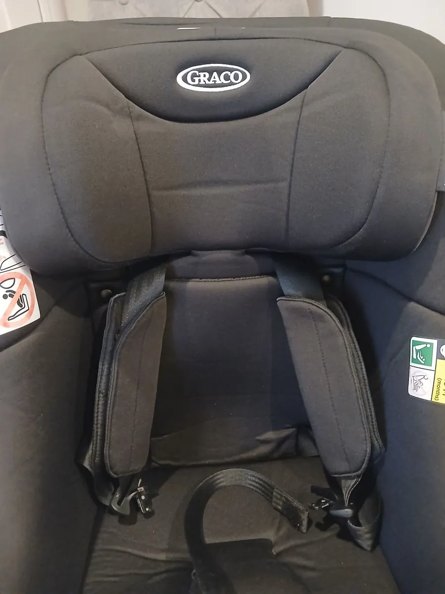 Graco Child's  car seat - Image 4