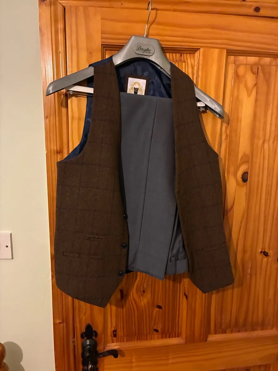 Grey 3 piece suit - Image 3