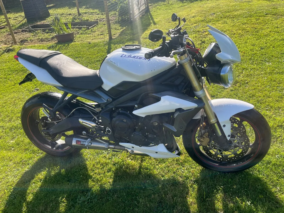 TRIUMPH STREET TRIPLE 675 2013 - Image 4