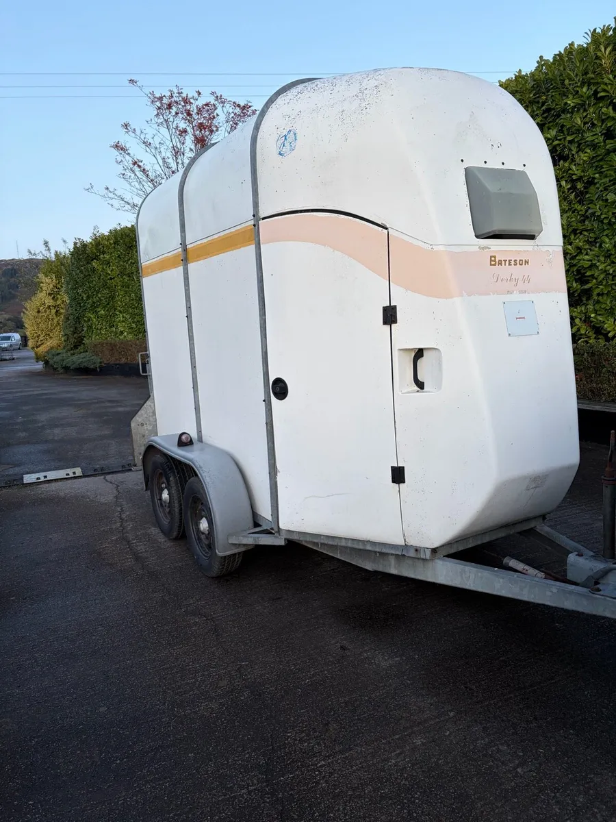 Horse box - Image 1