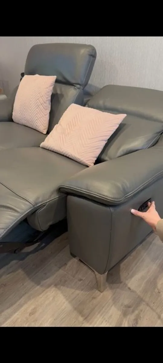 leather recliner - Image 1