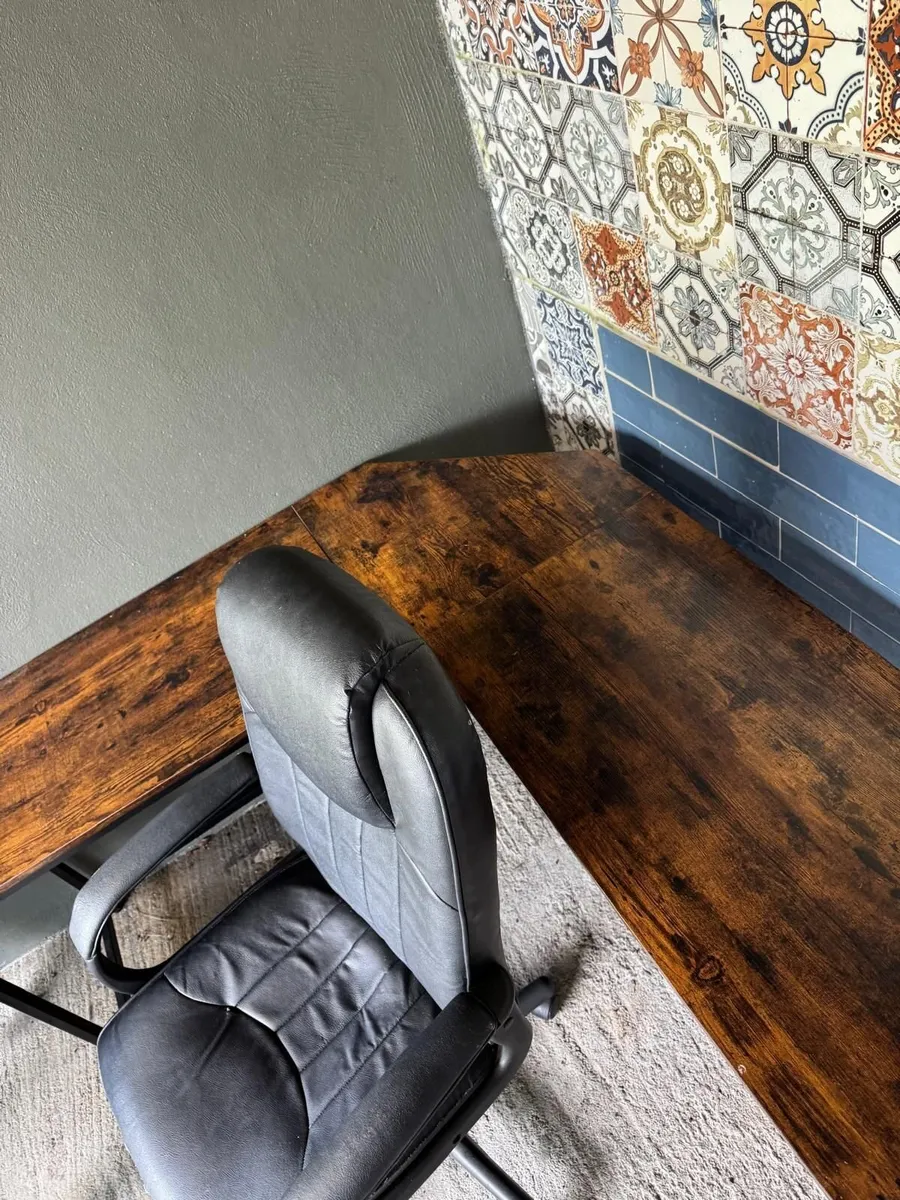 Desk and chair - Image 4