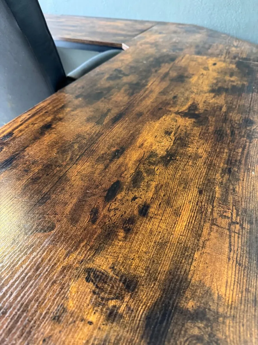 Desk and chair - Image 1