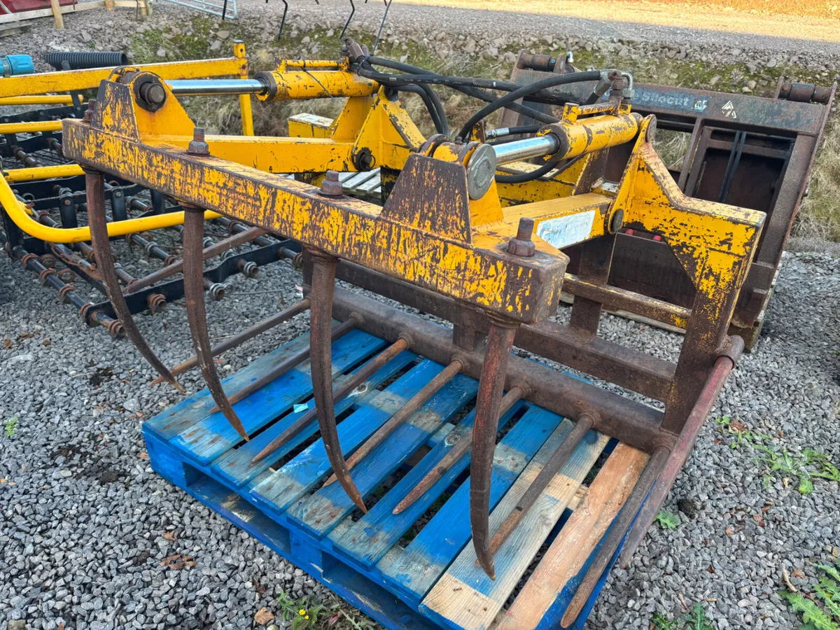 Gray’s 4ft 7” muck grab - Image 1