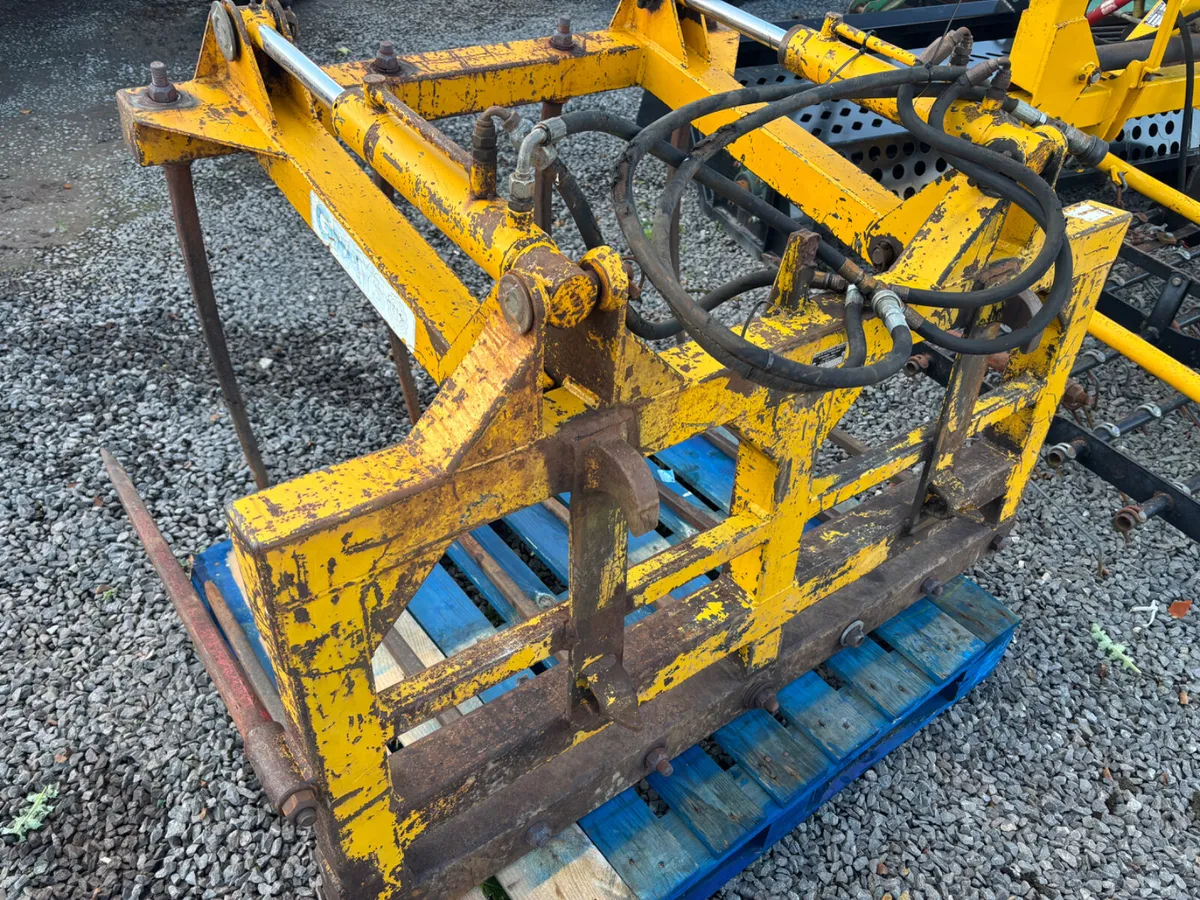 Gray’s 4ft 7” muck grab - Image 4