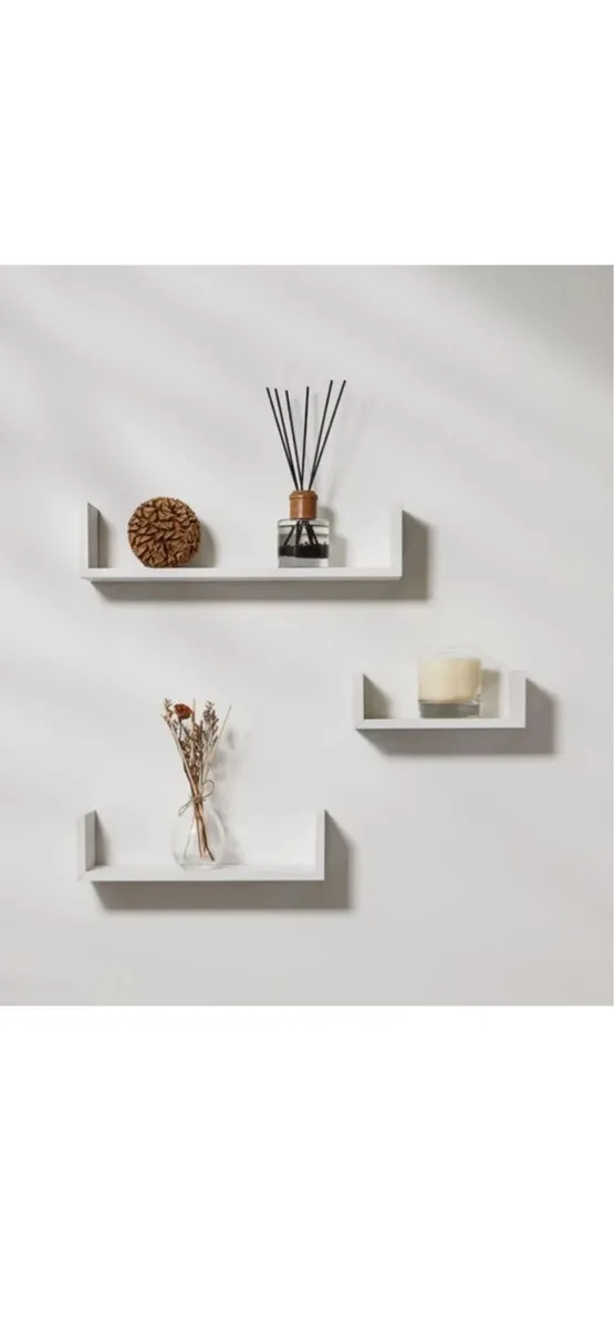 Small wooden shelves - Image 1