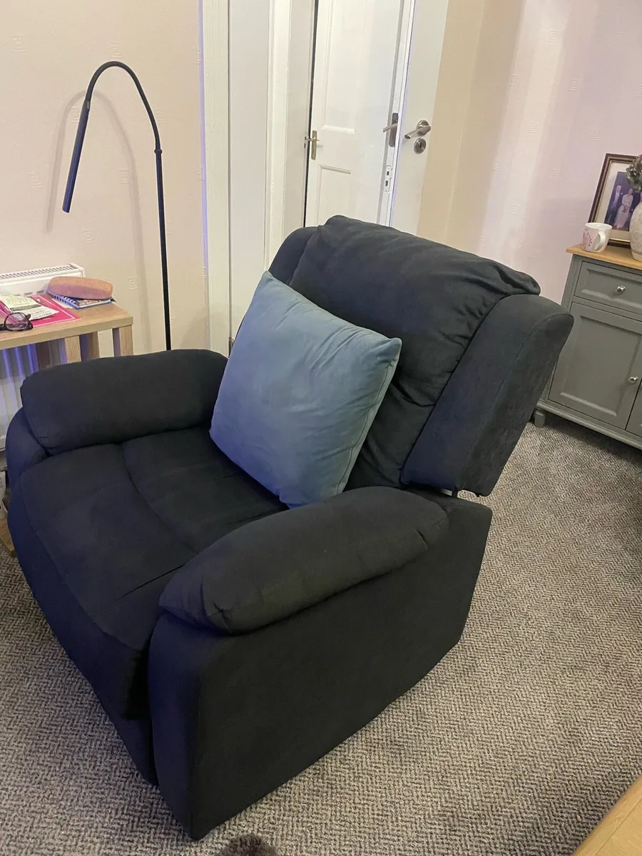 3+1+1 Charcoal grey couch - electric recliners - Image 2