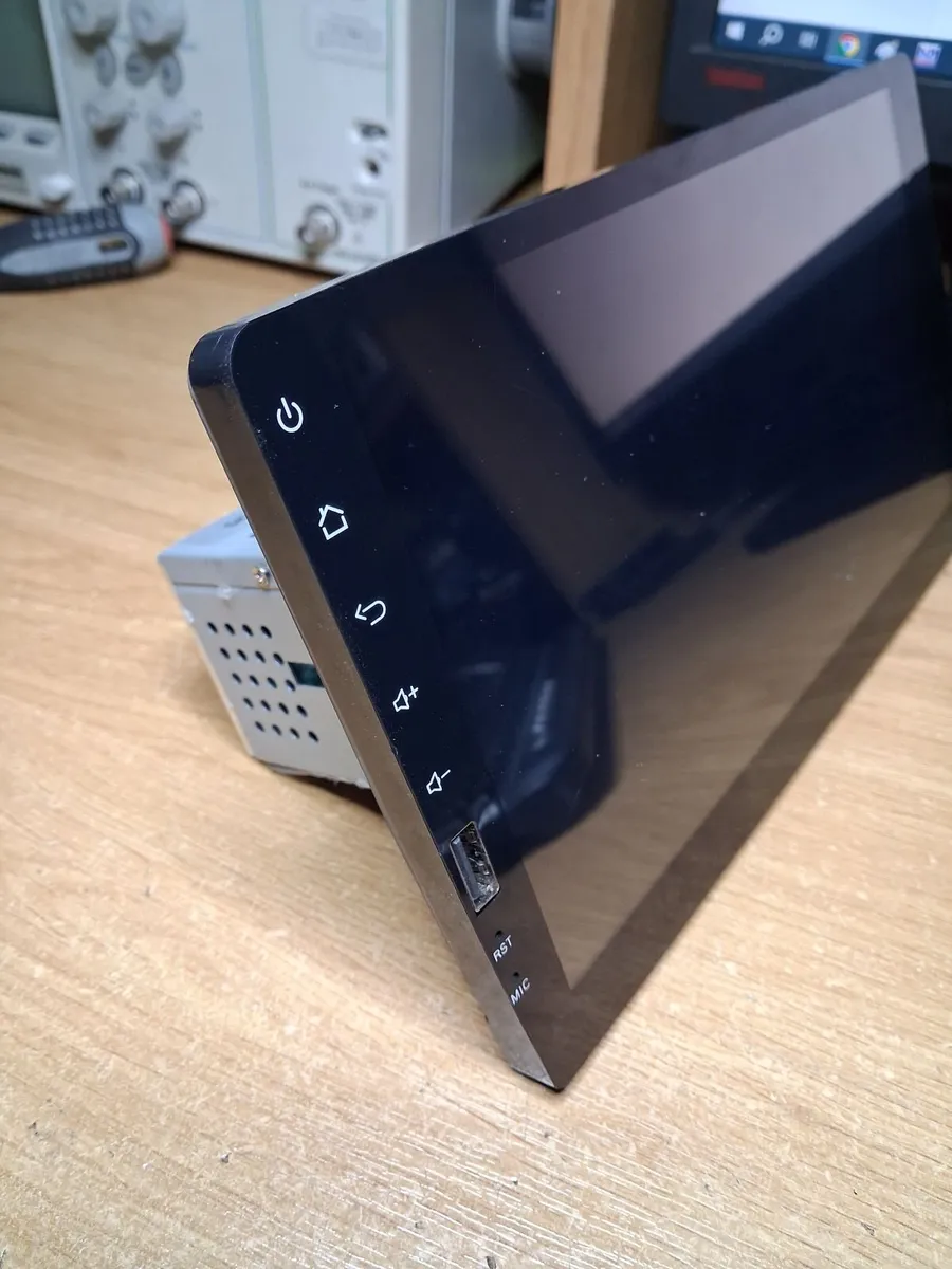 Nissan car radio - Image 2