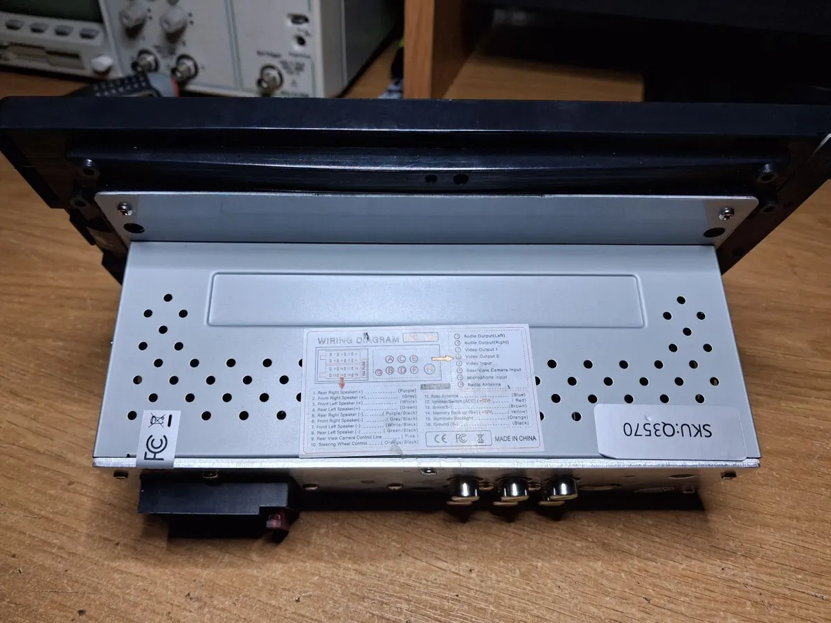 Nissan car radio - Image 3