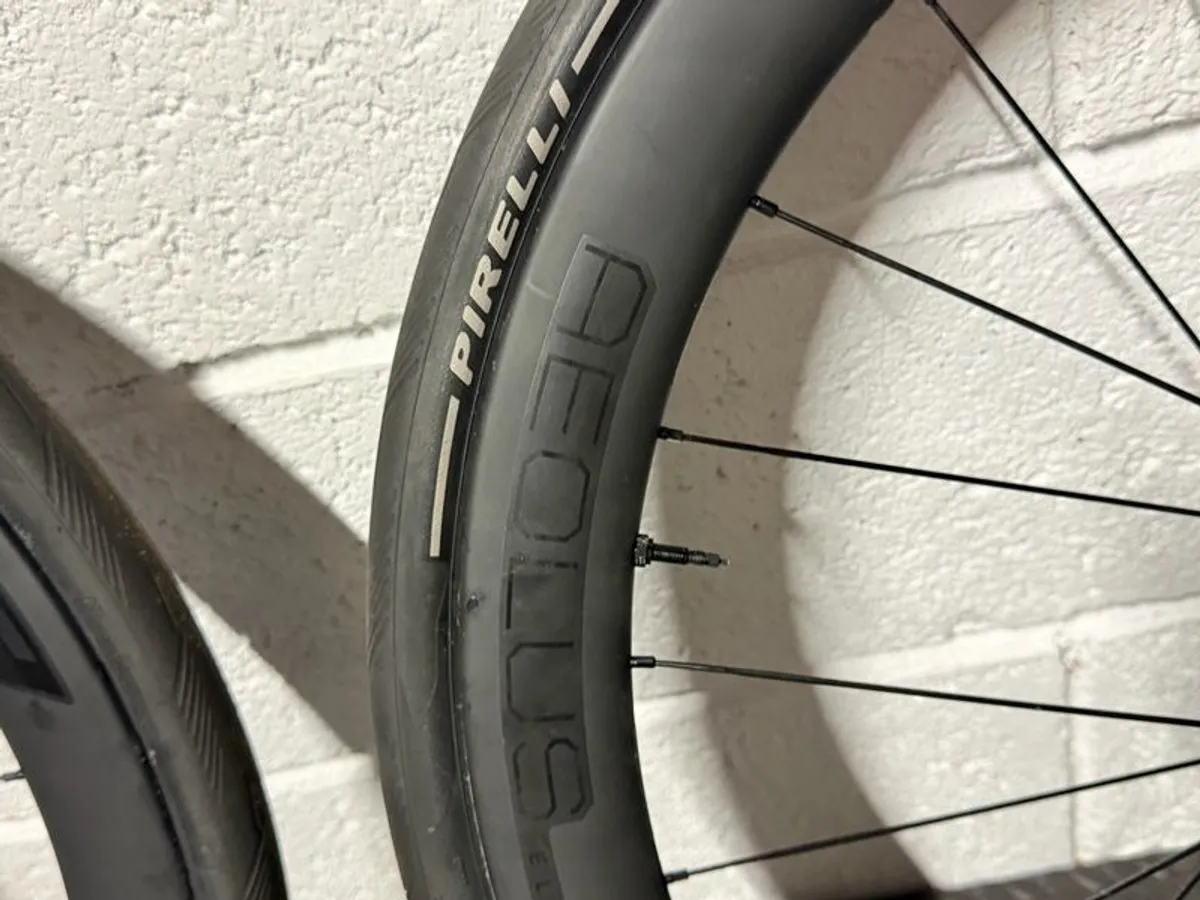Bontrager Aeolus Elite 50 Tlr Disc Road Wheel Set - Image 2